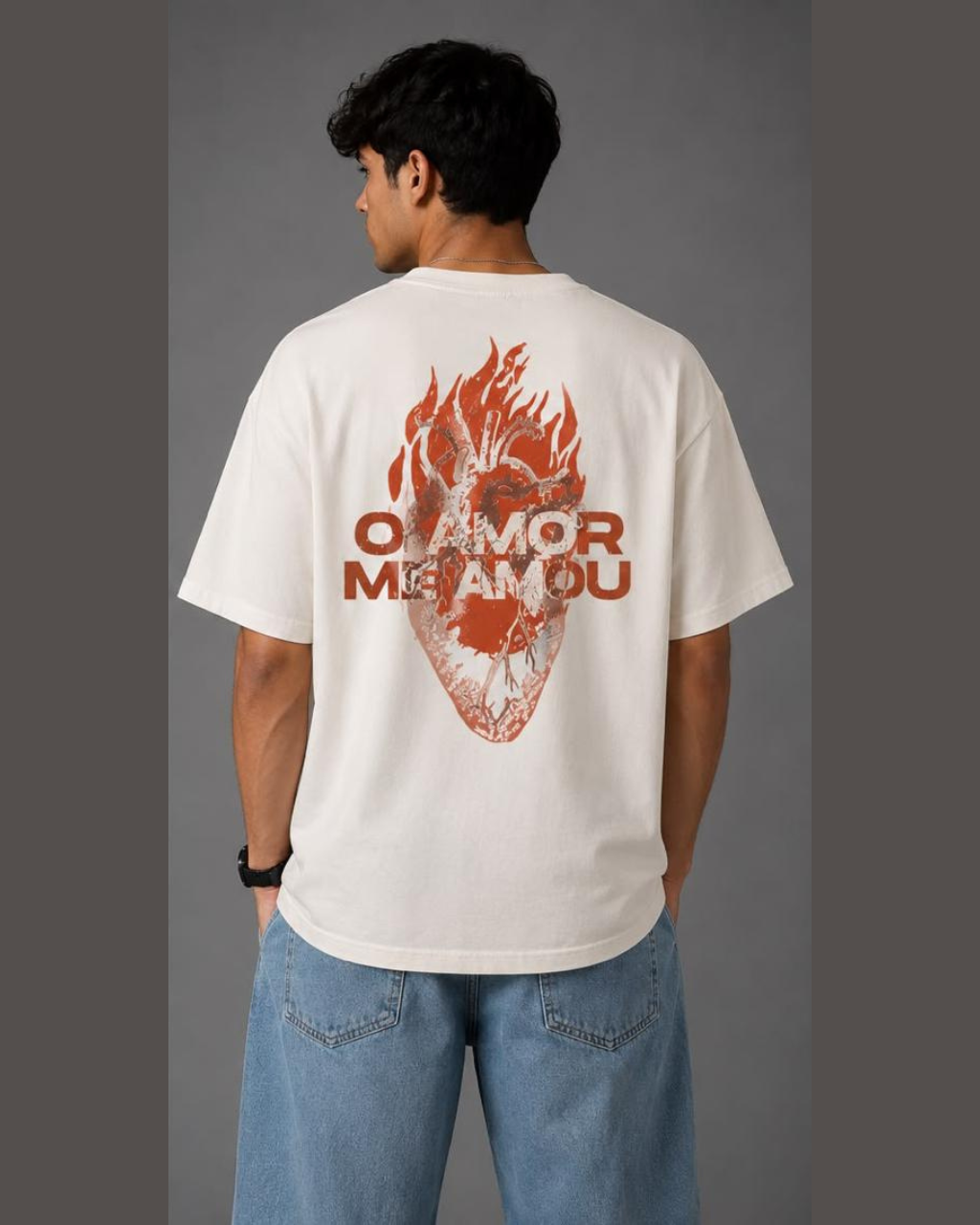 Camiseta Oversized "O AMOR ME AMOU"