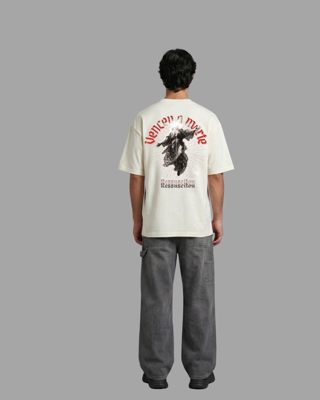 Camiseta Oversized "VENCEU A MORTE, RESSUSCITOU"