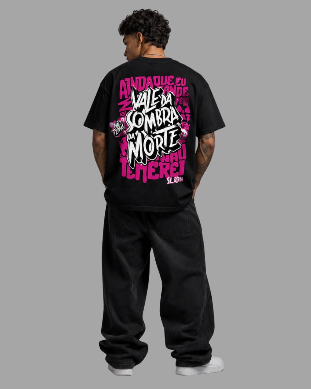 Camiseta Oversized "AINDA QUE EU ANDE PELO VALE DA SOMBRA DA MORTE"