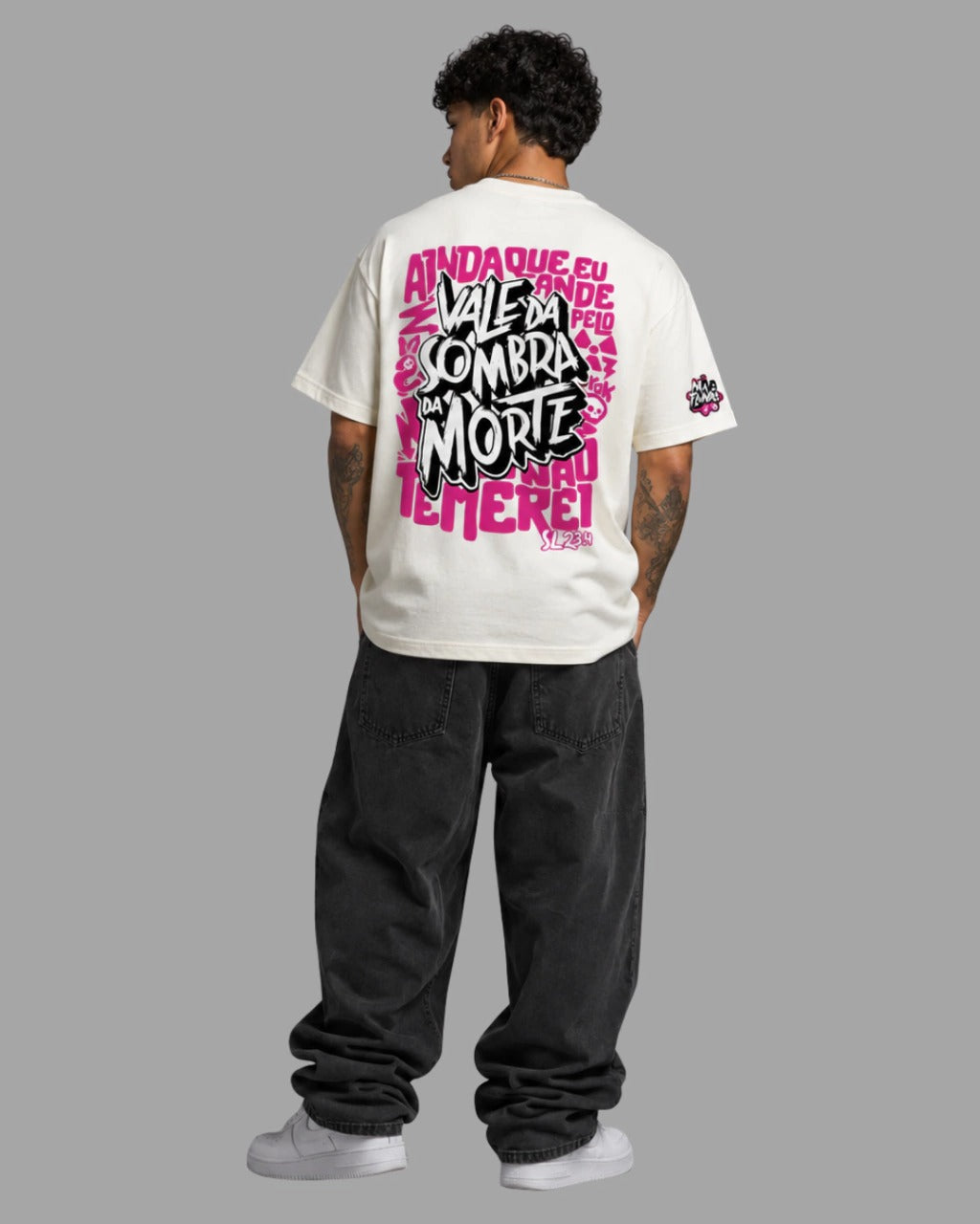 Camiseta Oversized "AINDA QUE EU ANDE PELO VALE DA SOMBRA DA MORTE"