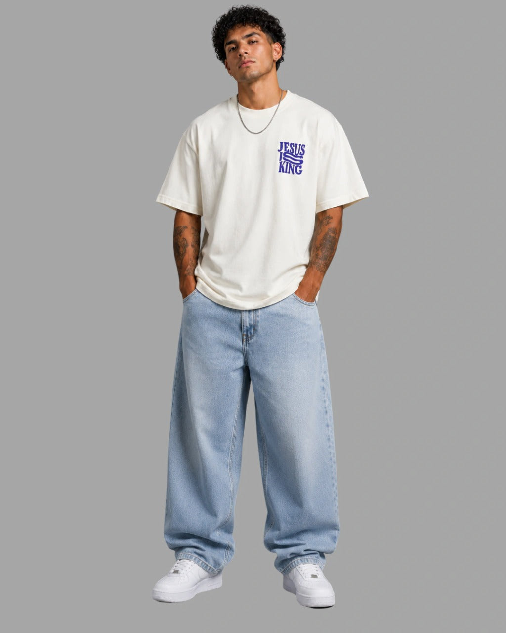 Camiseta Oversized "JESUS IS KING"