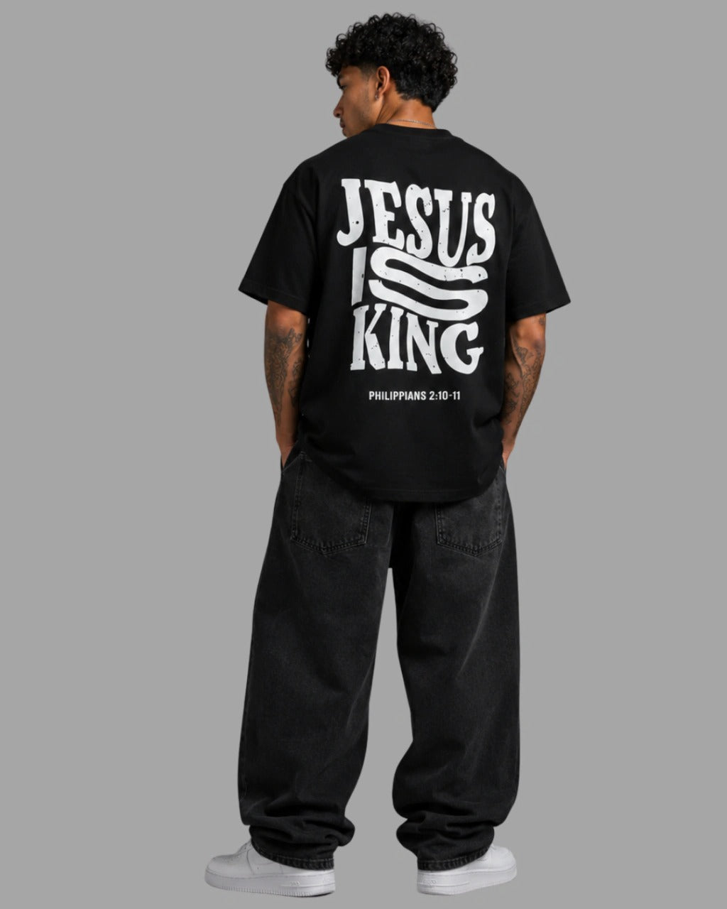 Camiseta Oversized "JESUS IS KING"