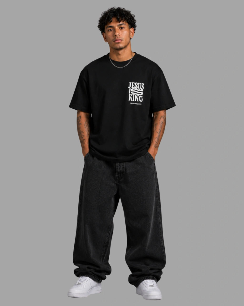 Camiseta Oversized "JESUS IS KING"