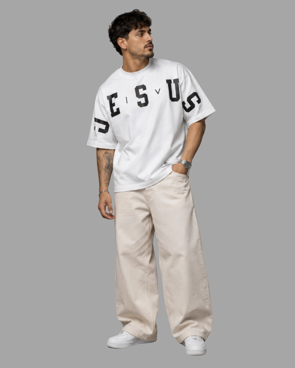 Camiseta Oversized "JESUS"
