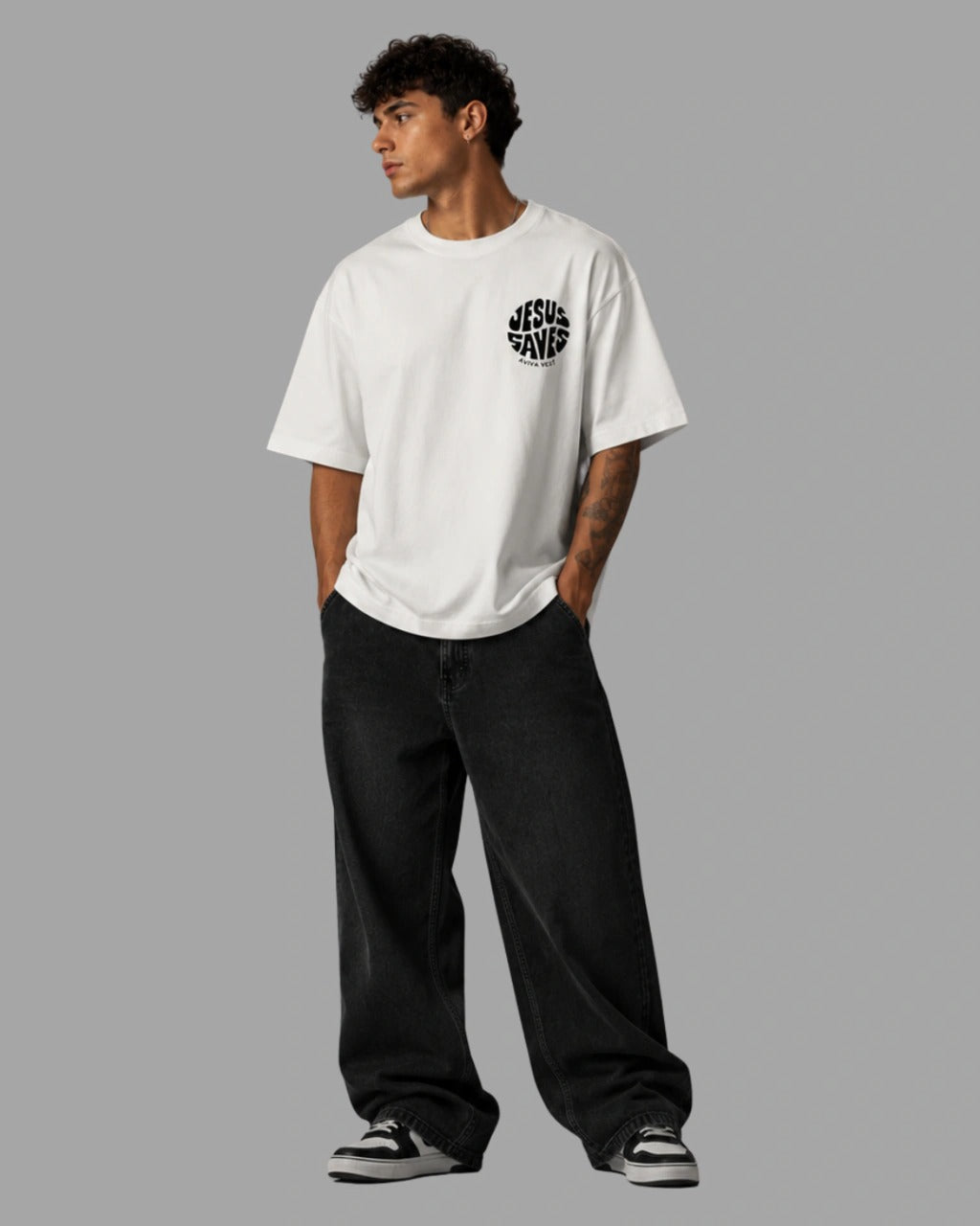 Camiseta Oversized "JESUS SAVES"