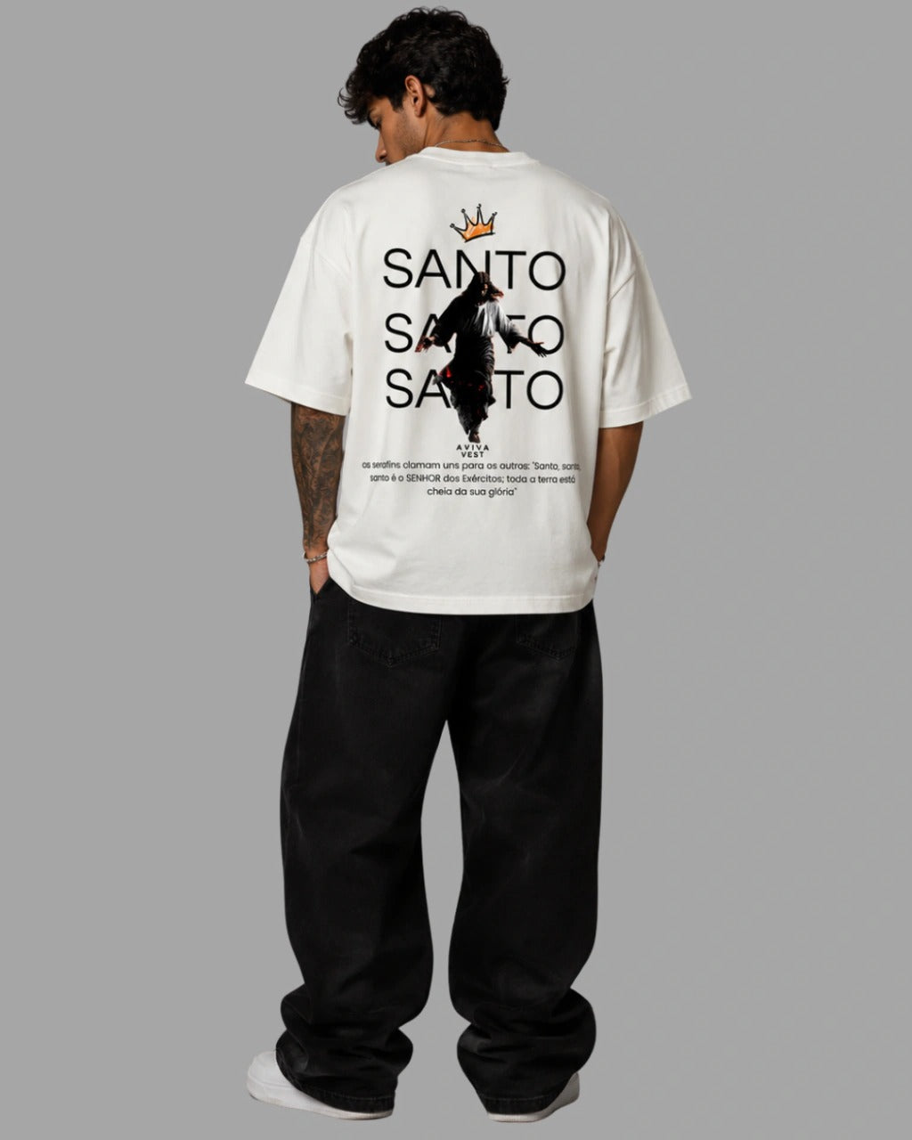 Camiseta Oversized "SANTO SANTO SANTO"