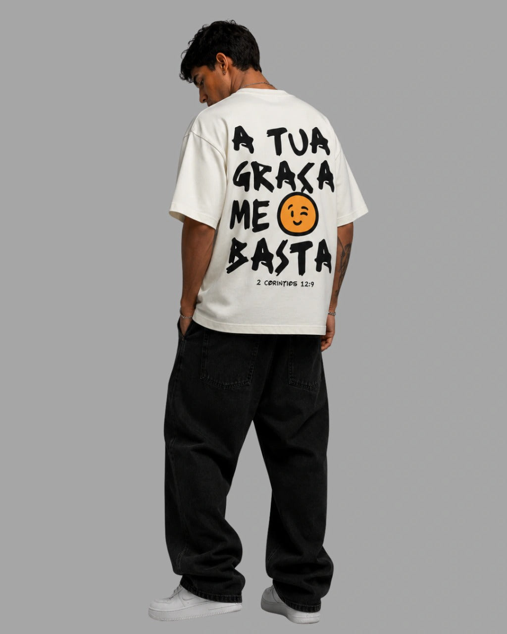 Camiseta Oversized "A TUA GRAÇA ME BASTA"