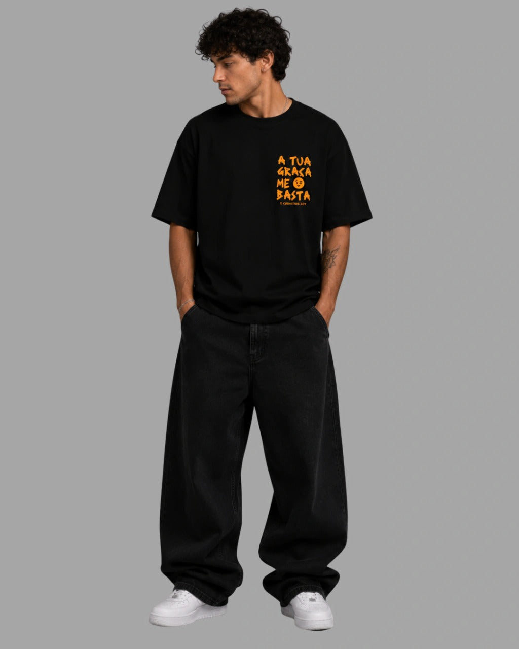 Camiseta Oversized "A TUA GRAÇA ME BASTA"