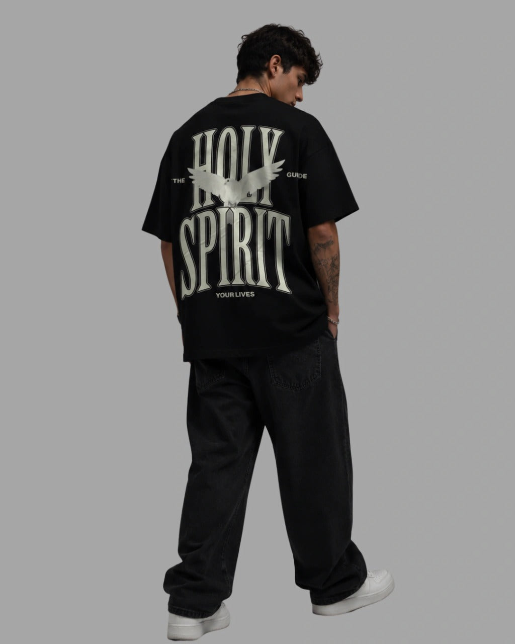 Camiseta Oversized "HOLY SPIRIT"