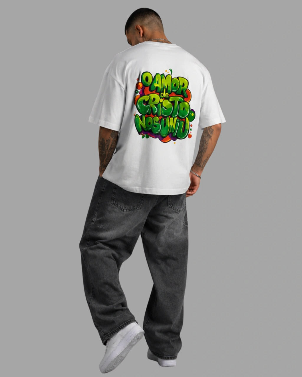 Camiseta Oversized "O AMOR DE CRISTO NOS UNIU"