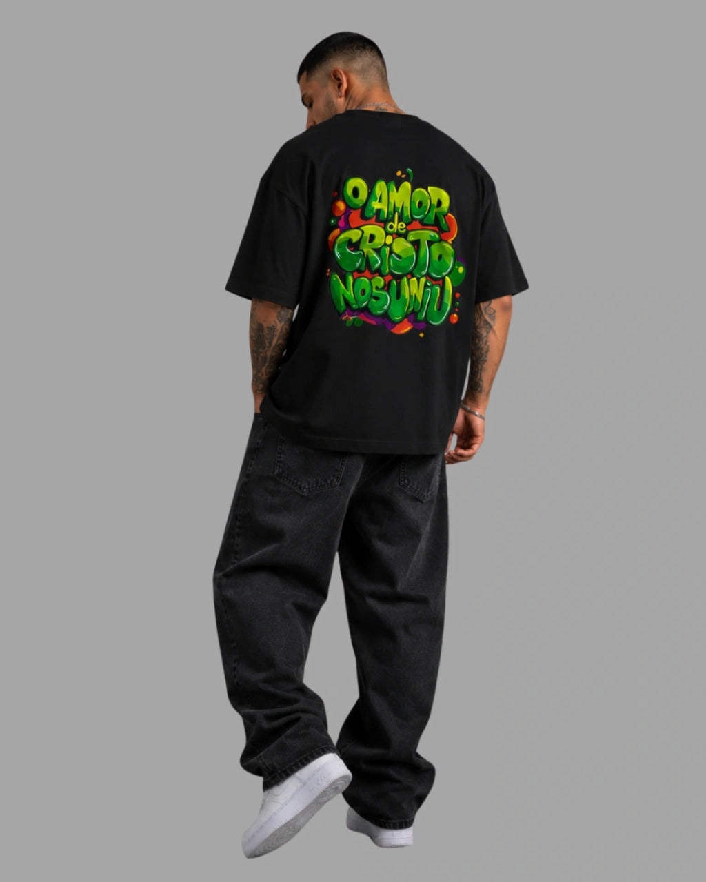 Camiseta Oversized "O AMOR DE CRISTO NOS UNIU"