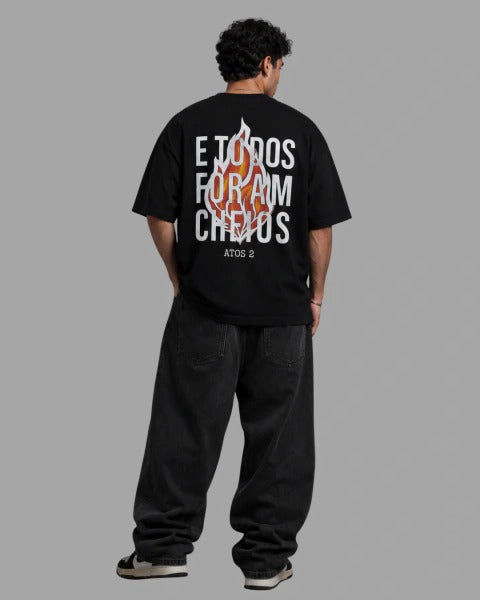 Camiseta Oversized "E TODOS FORAM CHEIOS"