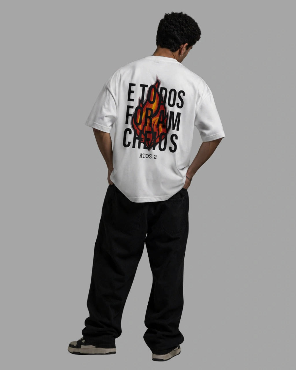 Camiseta Oversized "E TODOS FORAM CHEIOS"