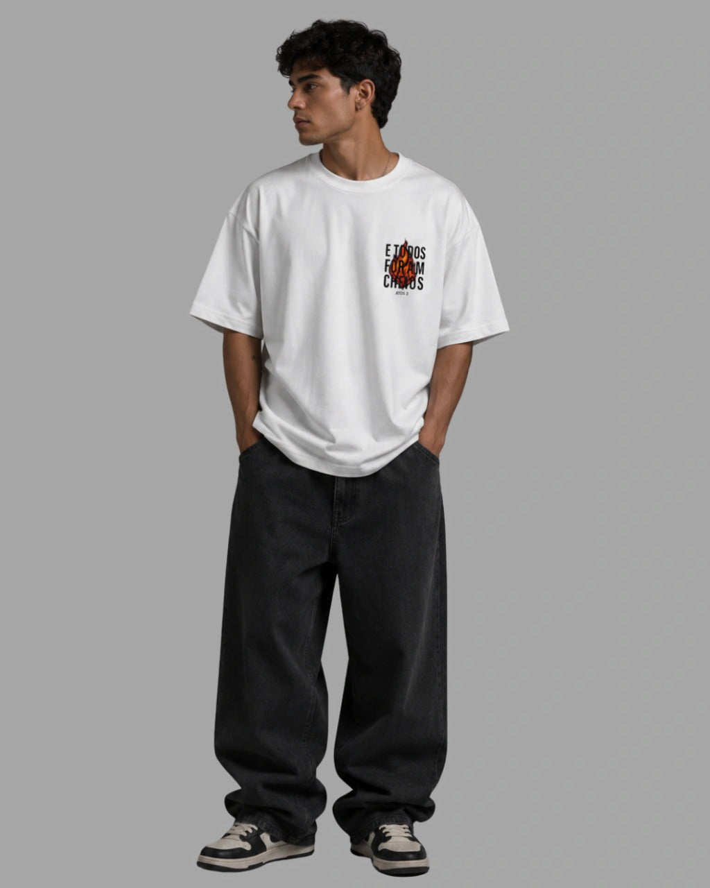 Camiseta Oversized "E TODOS FORAM CHEIOS"