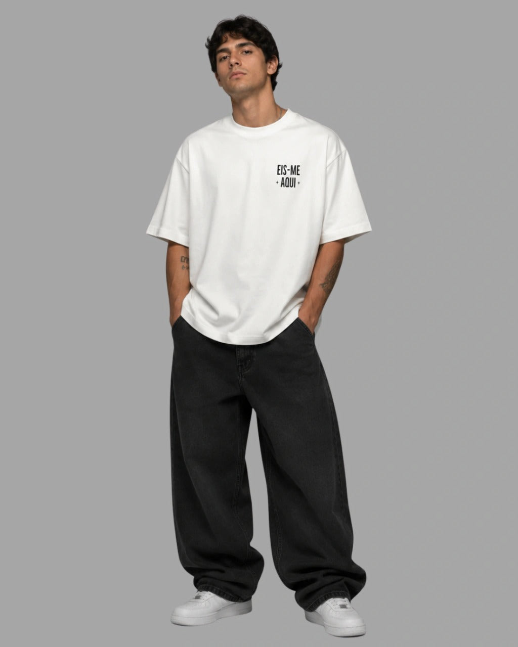Camiseta Oversized "EIS-ME AQUI"