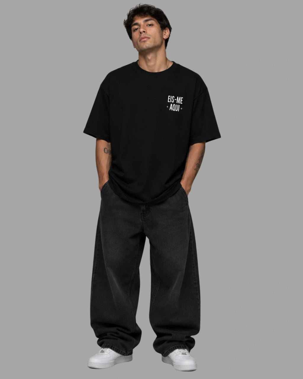 Camiseta Oversized "EIS-ME AQUI"